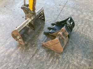 Jcb-8016-Cts-004-300x225 JCB 8016 CTS (2015) – Mini Pelle 1,5T – 2 487 h – Entièrement Révisée