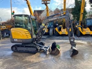 Mini Pelle d’occasion Volvo EC27C (2015) – 3095h – Cabine Climatisée