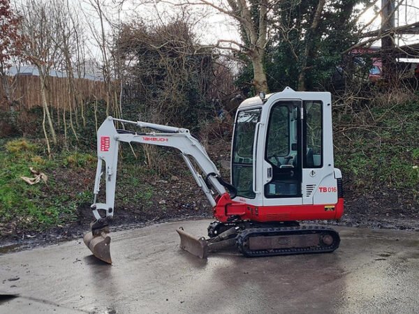 m2-1 Mini Pelle TAKEUCHI TB016 1.6 Tonne – occasion
