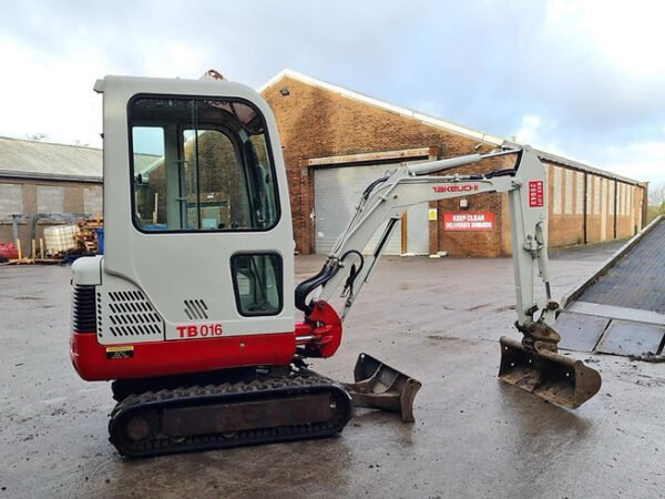 m6-5 Mini Pelle TAKEUCHI TB016 1.6 Tonne – occasion